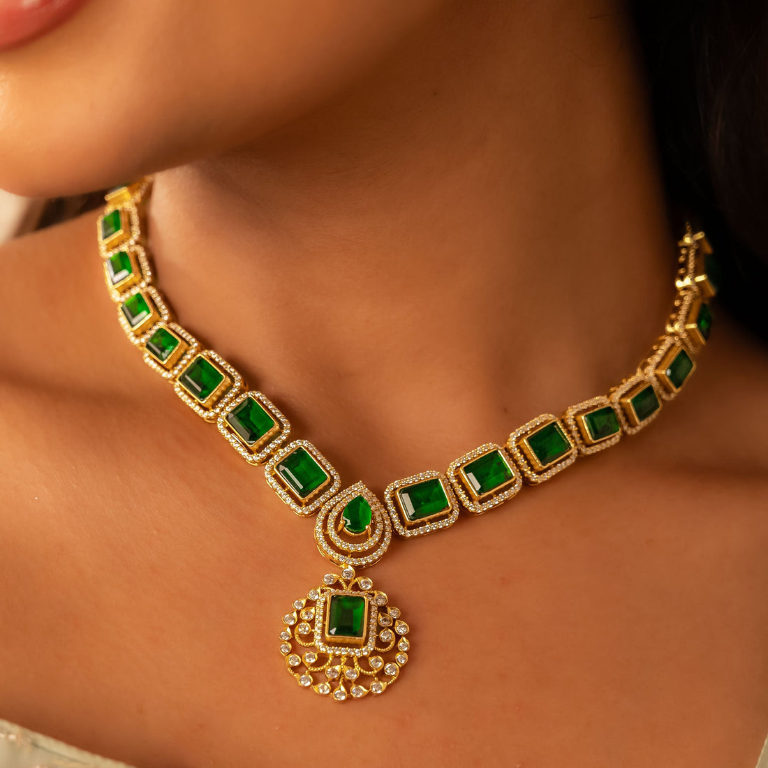Emerald Green Kundan Choker Necklace Set – Elegant Indian Partywear Jewelry - Vinni’s Jewelry