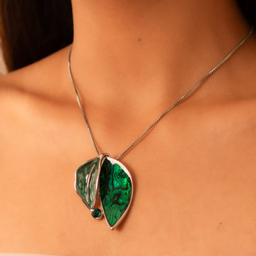Emerald Leaf Enamel Pendant & Earrings Set – Nature - Inspired Statement Jewelry - Vinni’s Jewelry