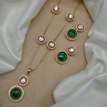 Emerald Radiance Kundan Set - Vinni’s Jewelry