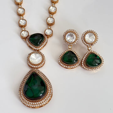 Emerald Teardrop Royalty Set - Vinni’s Jewelry