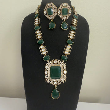 Royal Heritage Emerald Necklace Set – Kundan Detailing - Vinni’s Jewelry