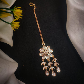 Upasana Kundan Maang Tikka – Floral Bridal Forehead Jewelry - Vinni’s Jewelry