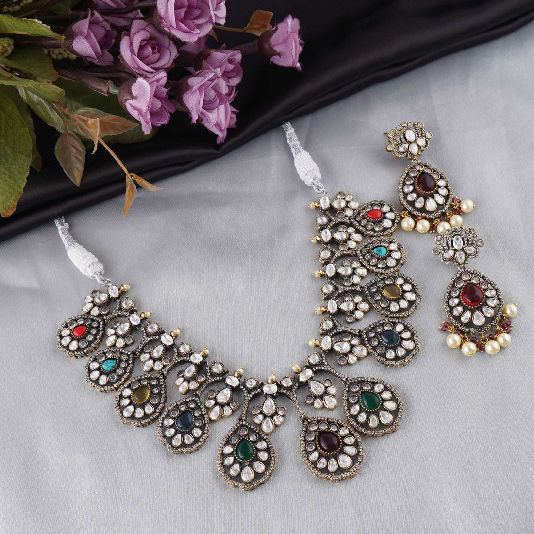 Unveiling Maharani’s Grandeur: Pearl Necklace Set