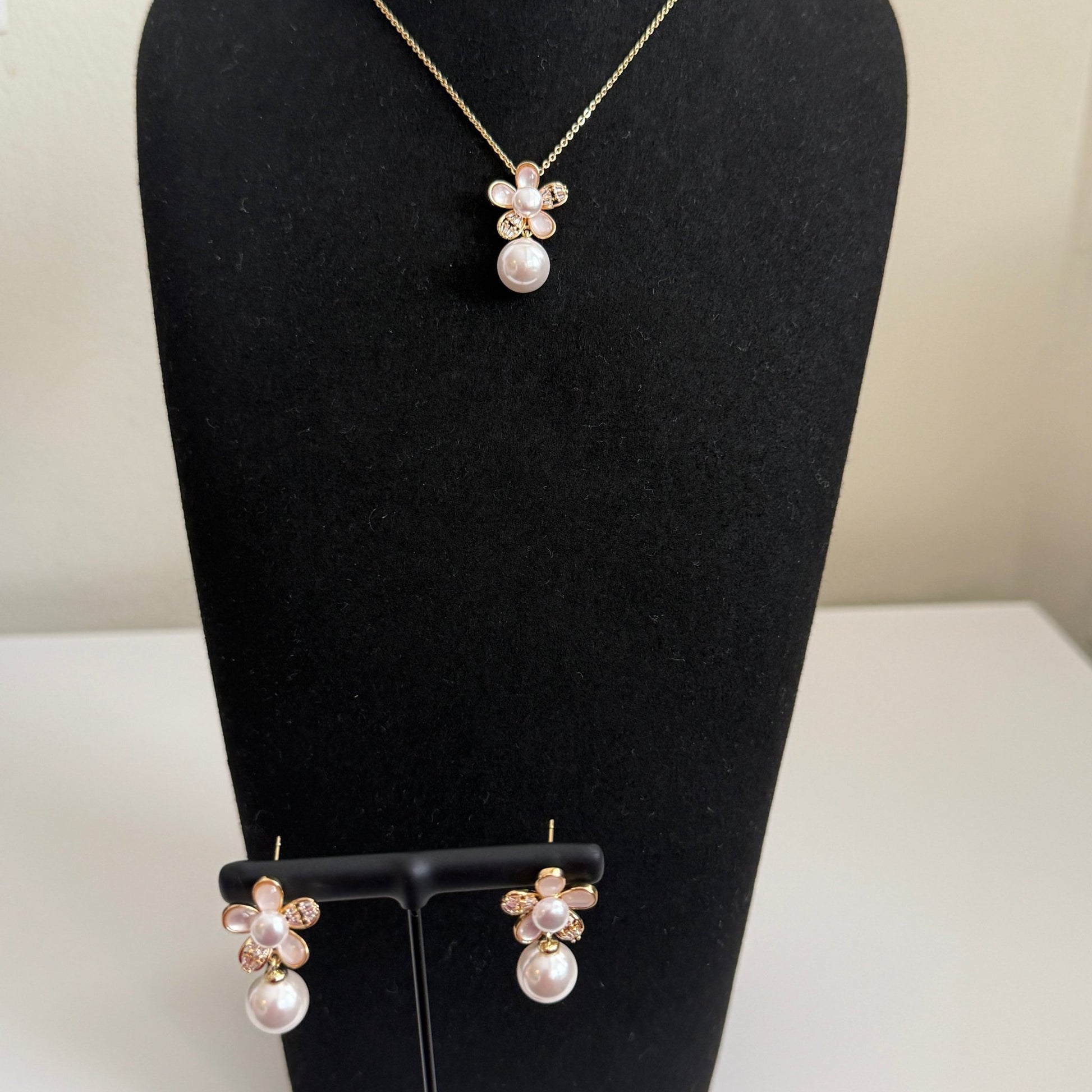 Blossom Pearl Petal Set - Vinni’s Jewelry