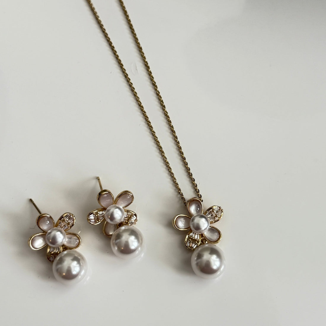 Blossom Pearl Petal Set - Vinni’s Jewelry