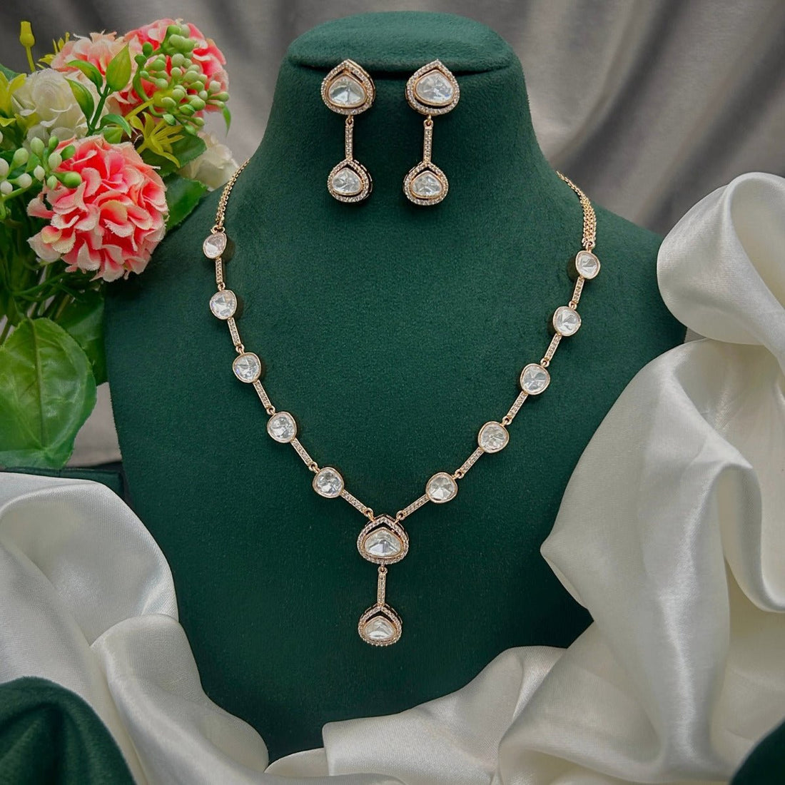 Chandrika Minimalist Kundan Set - Vinni’s Jewelry