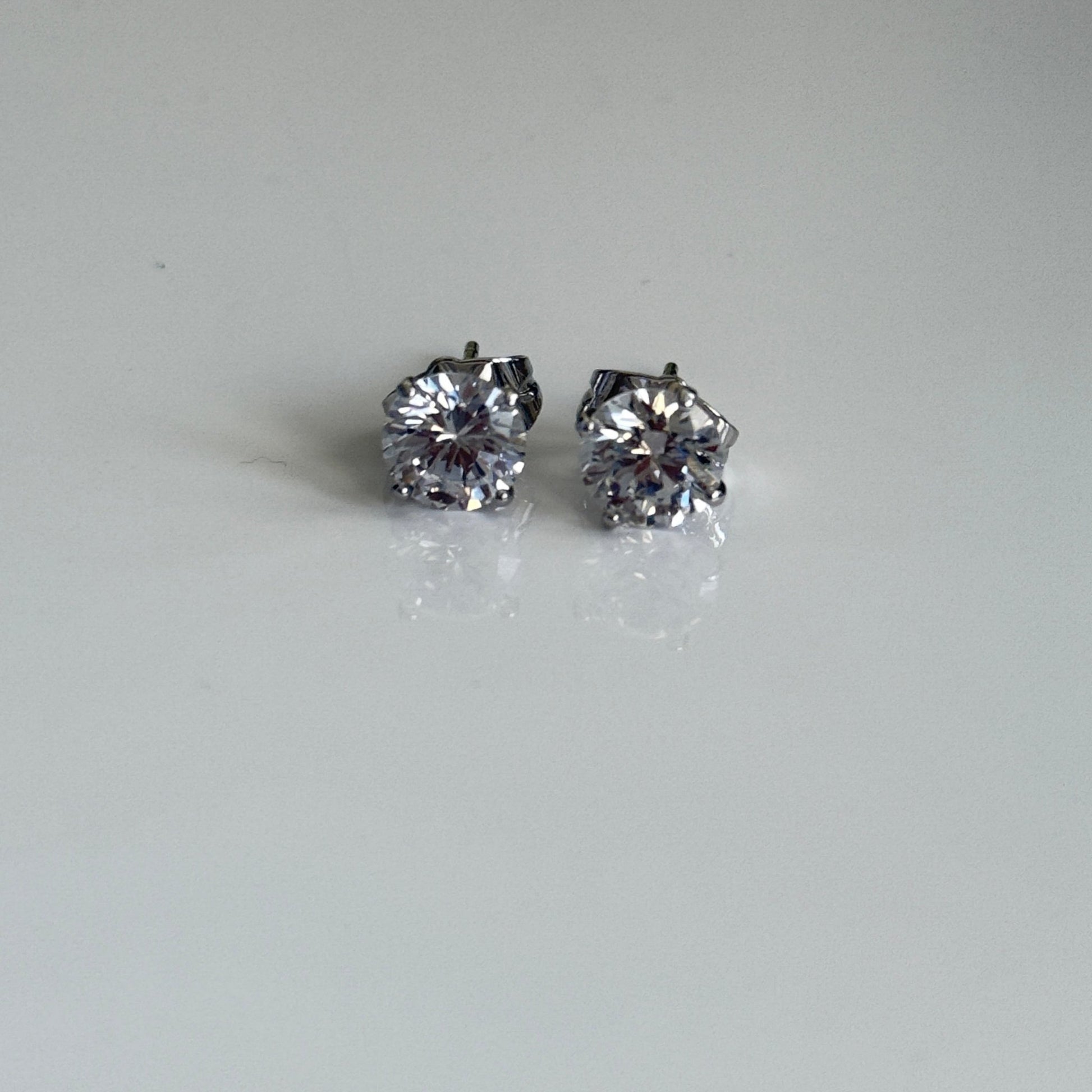 Classic Sparkle Solitaire Studs - Vinni’s Jewelry