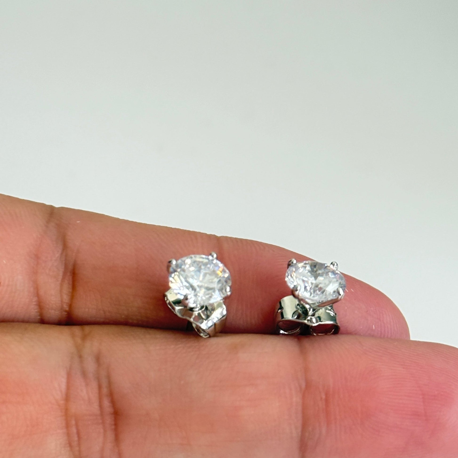 Classic Sparkle Solitaire Studs - Vinni’s Jewelry