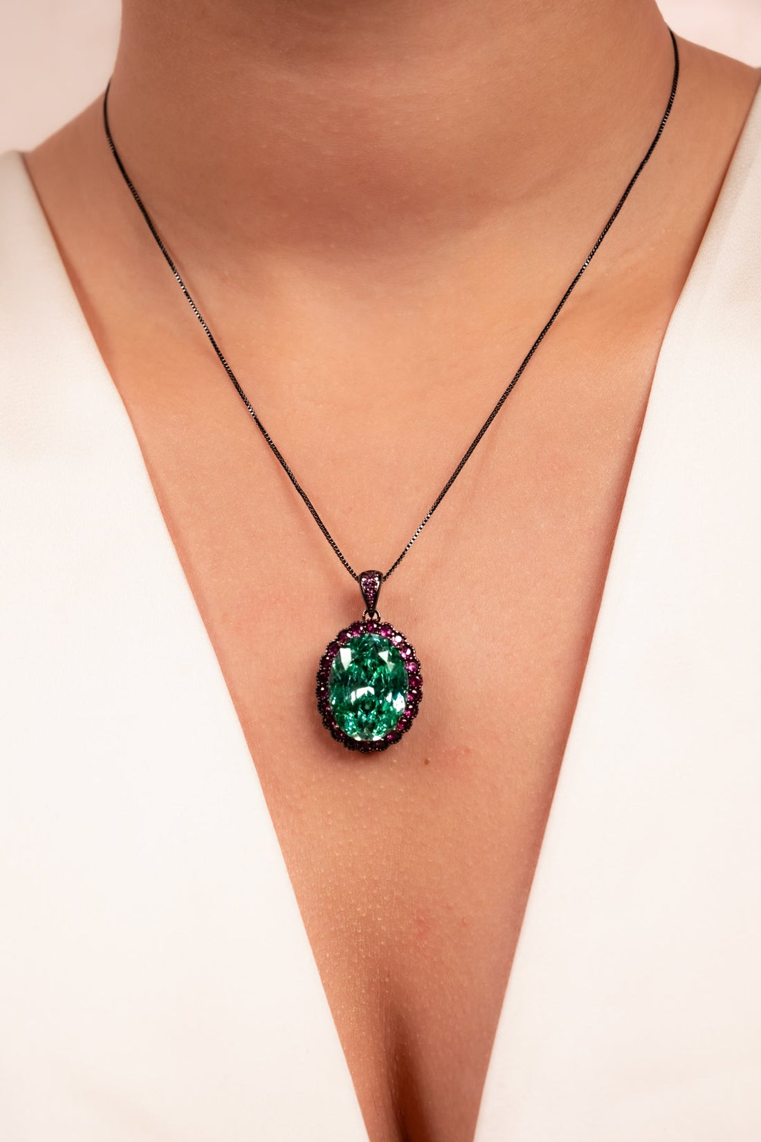 Emerald Halo Pendant Necklace - Vinni’s Jewelry