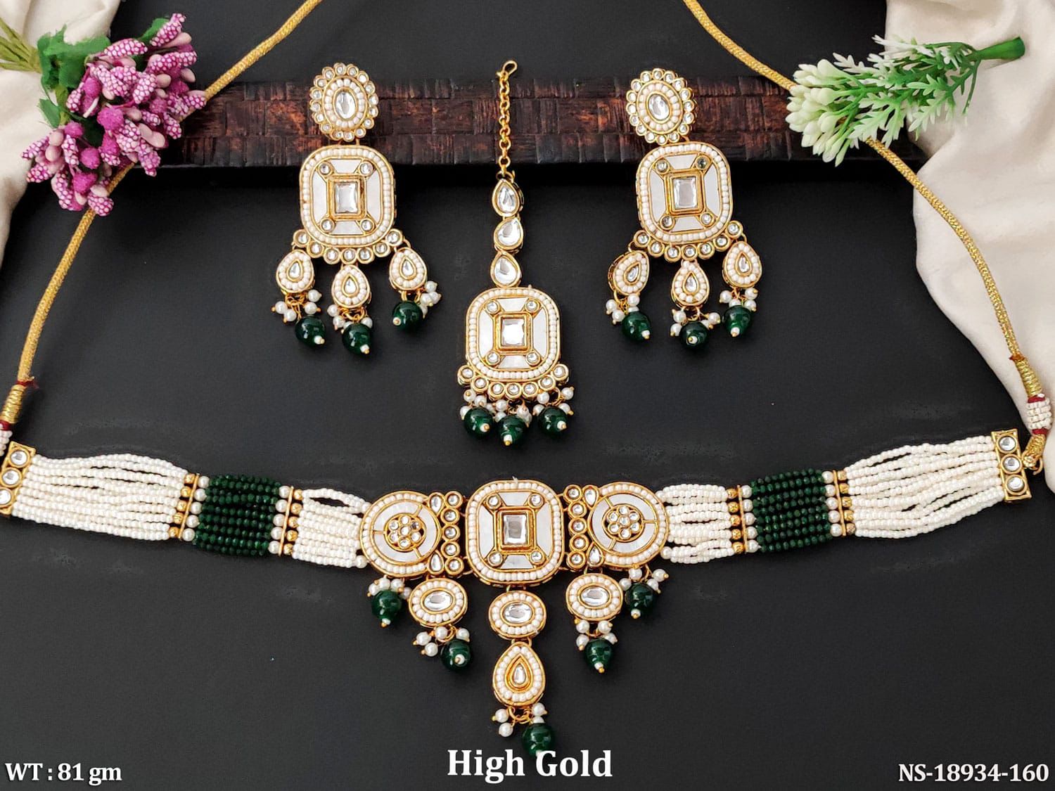 Emerald Kundan Rajwada Choker Set - Vinni’s Jewelry
