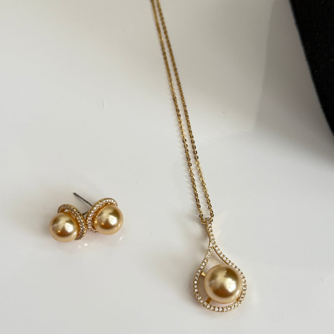 Golden Grace Pearl Set - Vinni’s Jewelry