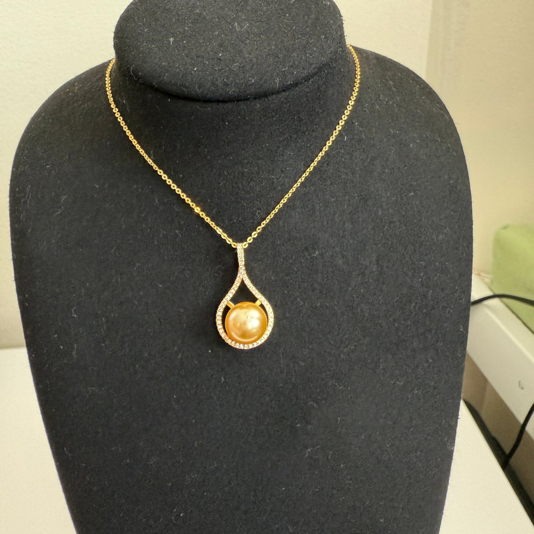 Golden Grace Pearl Set - Vinni’s Jewelry