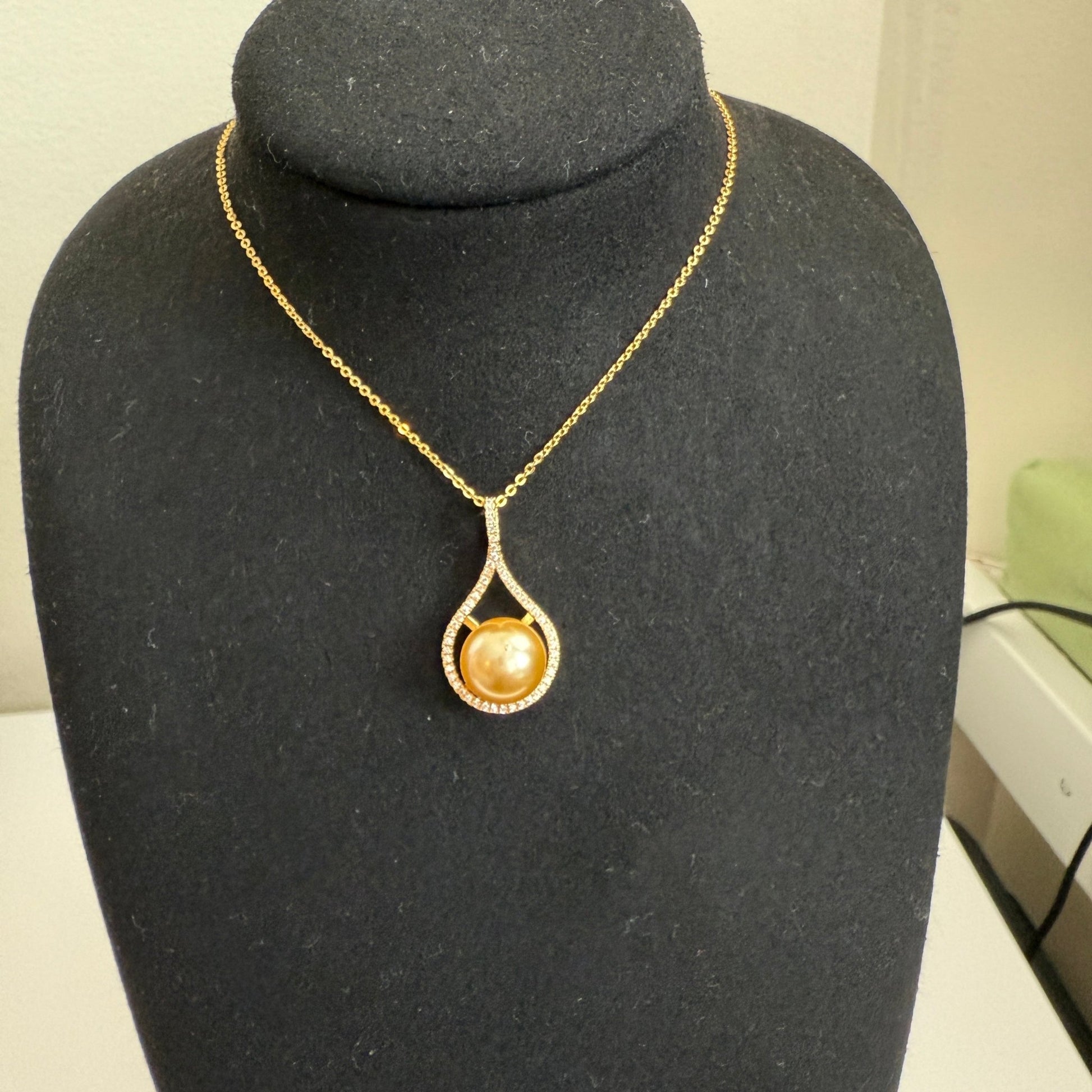 Golden Grace Pearl Set - Vinni’s Jewelry