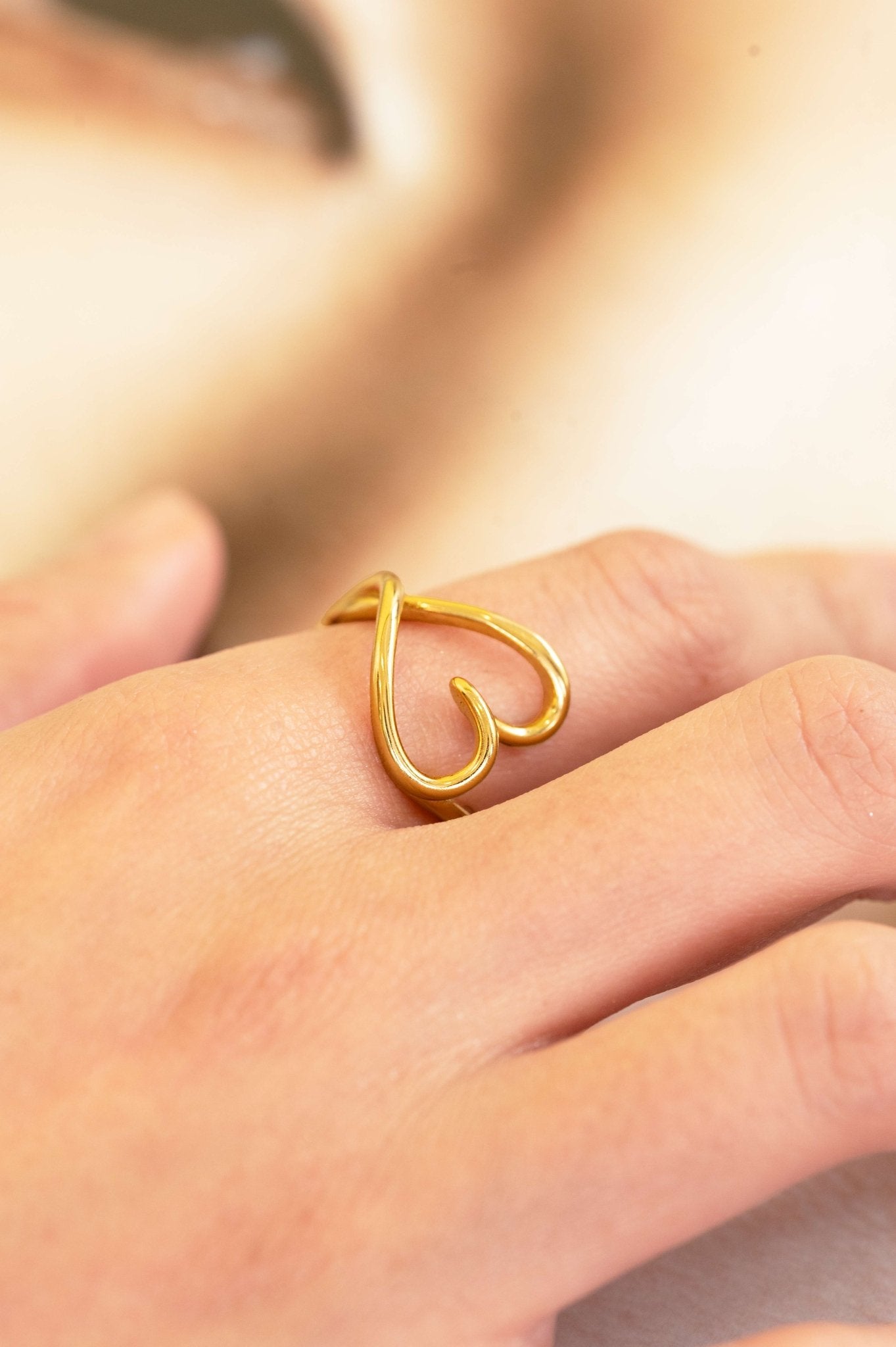 Golden Heart Outline Statement Ring - Vinni’s Jewelry