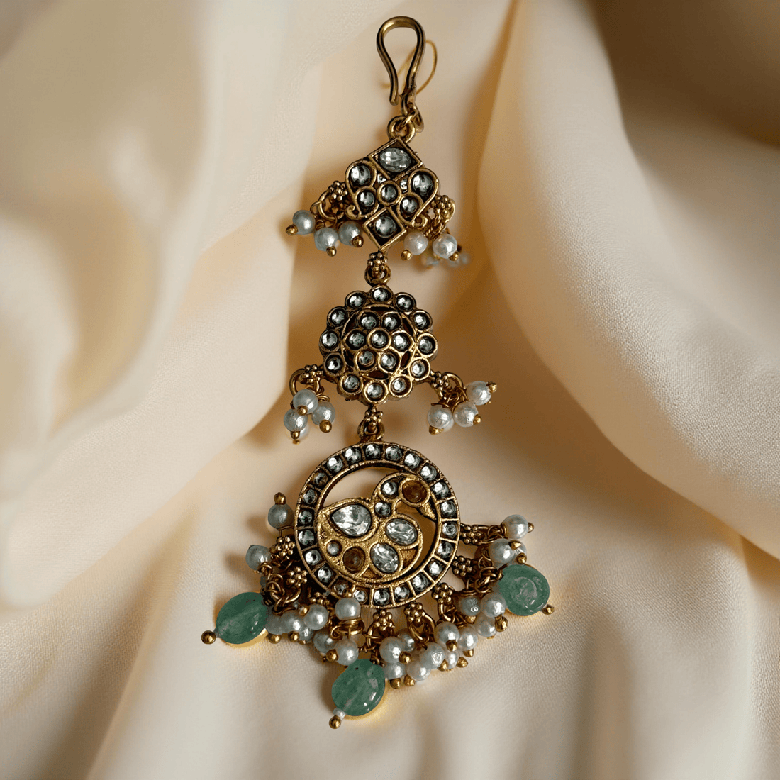 Heritage Kundan Tikka with Emerald & Pearl Detailing – Vinni’s Jewelry - Vinni’s Jewelry