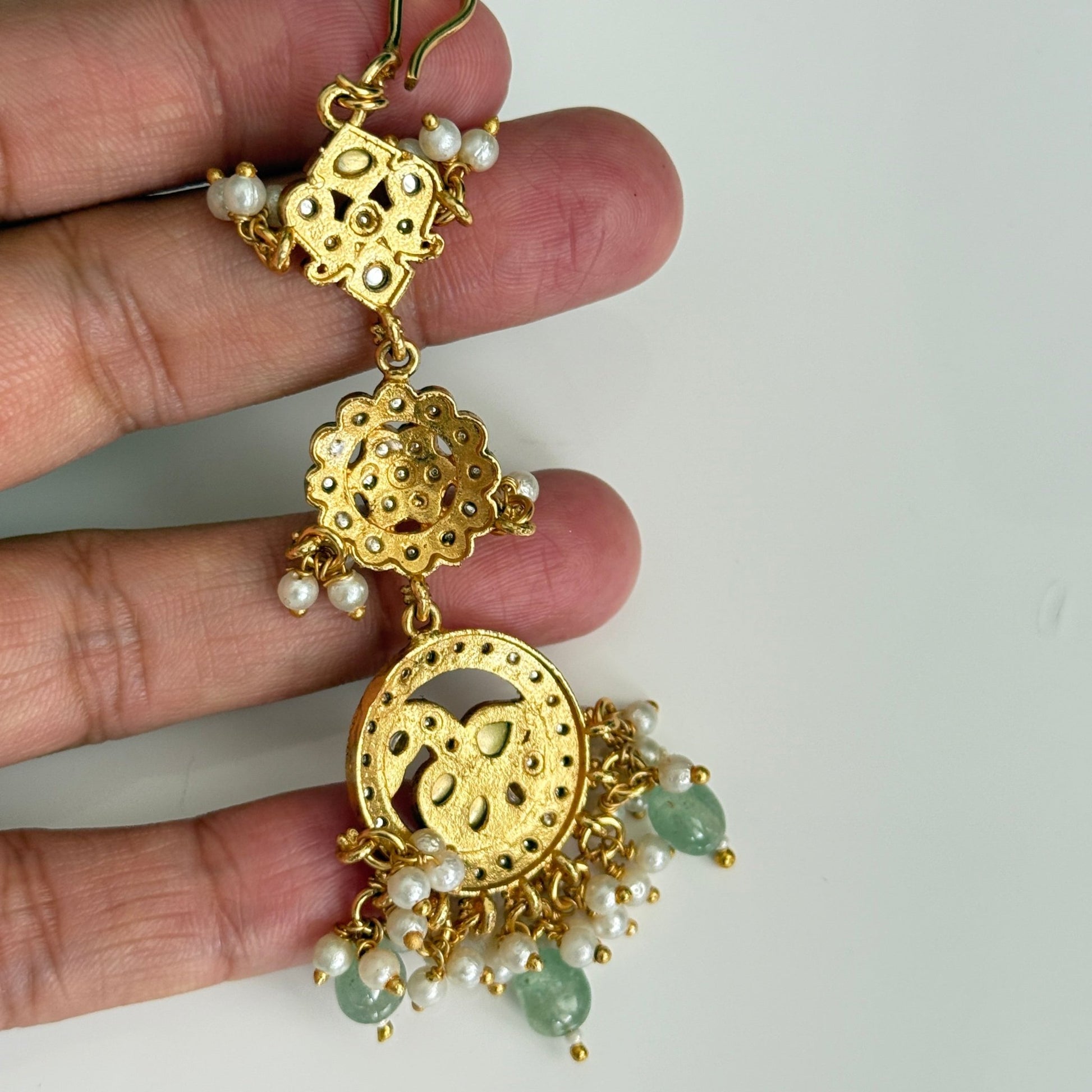 Heritage Kundan Tikka with Emerald & Pearl Detailing – Vinni’s Jewelry - Vinni’s Jewelry