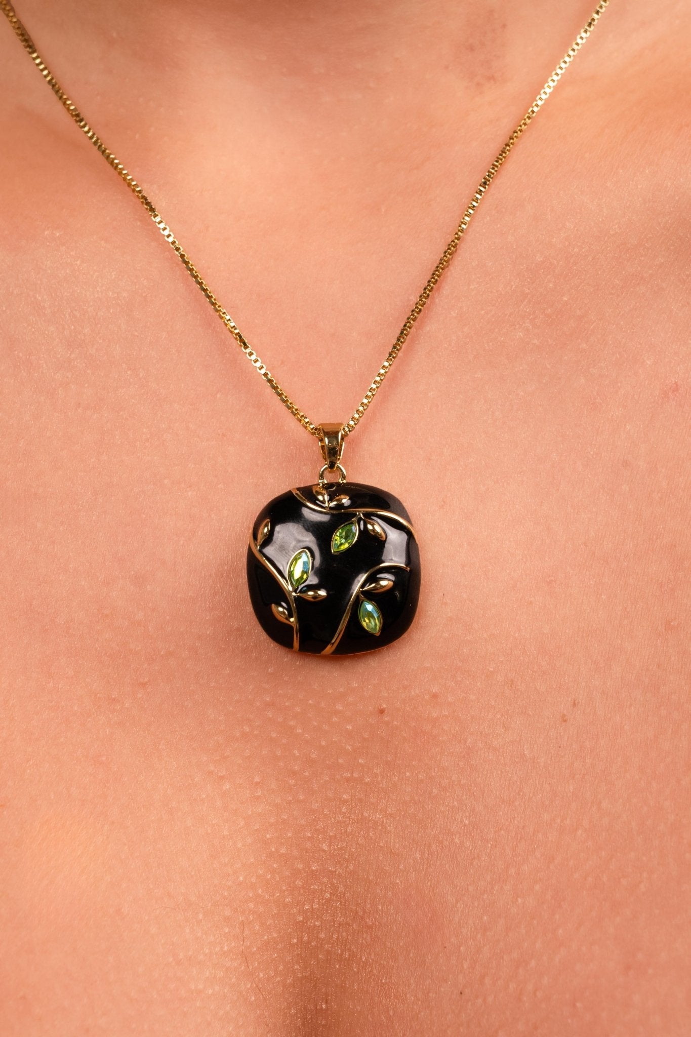 Noir Bloom Pendant Necklace Set - Vinni’s Jewelry