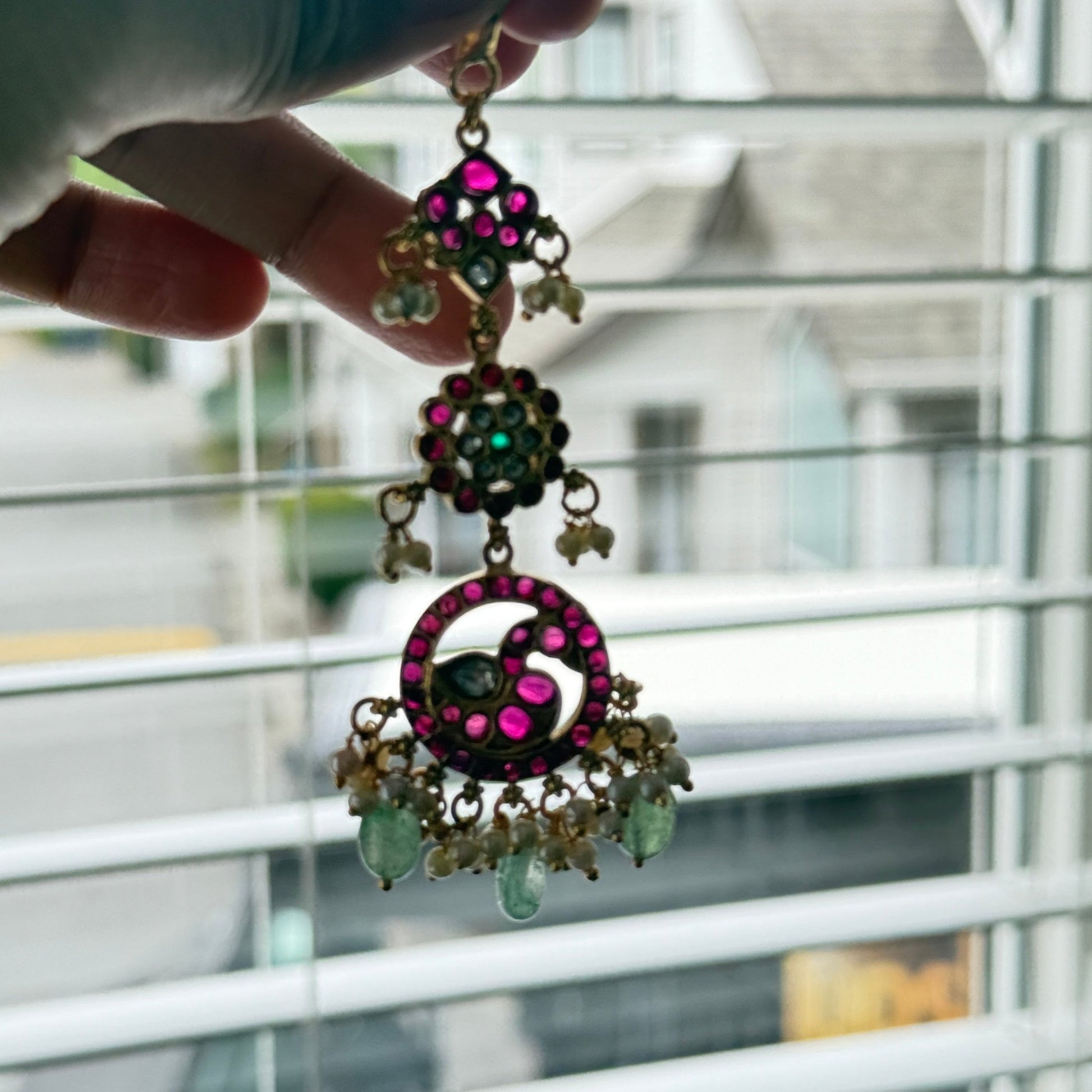 Rajwada Kundan Tikka with Ruby, Emerald & Pearl Detailing - Vinni’s Jewelry