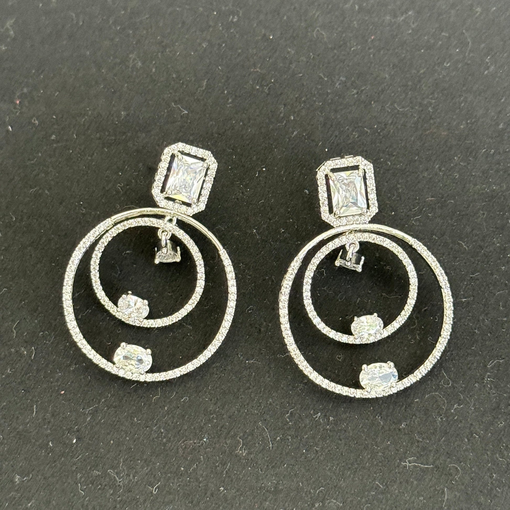 Riyaa Chandlier Earrings - Vinni’s Jewelry