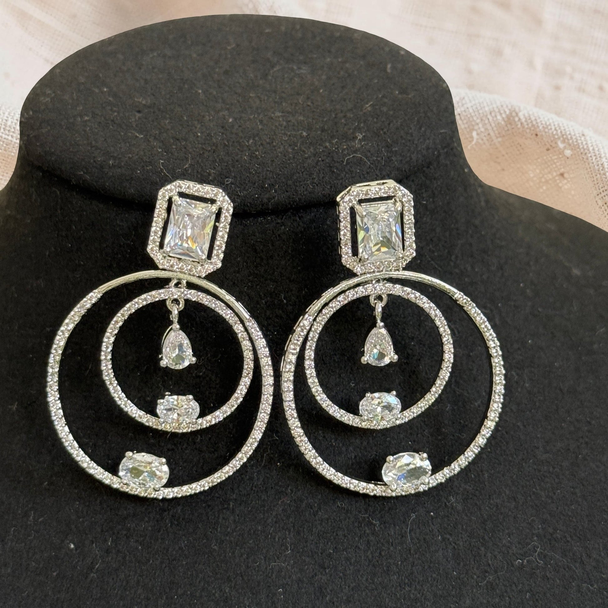 Riyaa Chandlier Earrings - Vinni’s Jewelry
