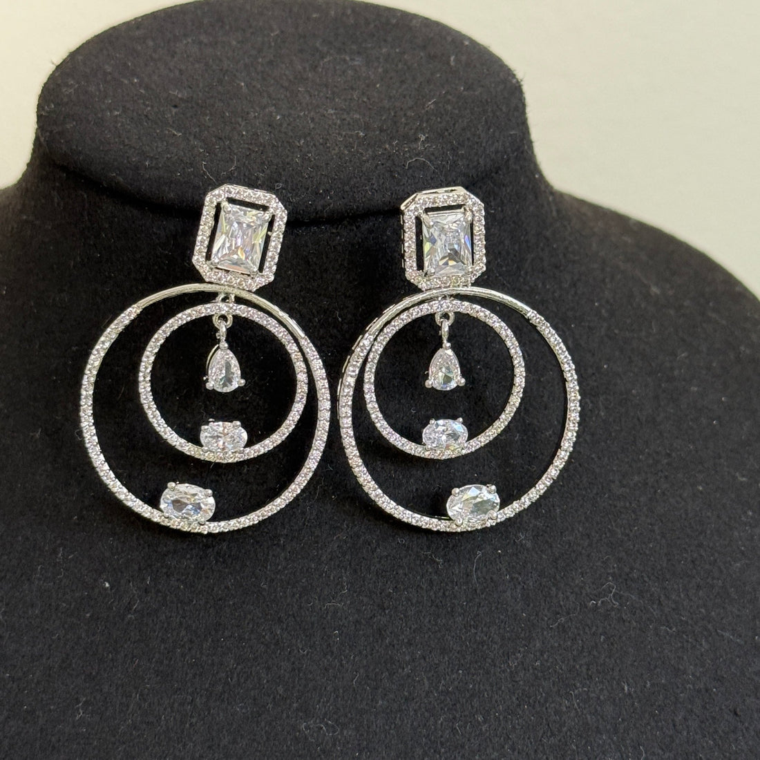 Riyaa Chandlier Earrings - Vinni’s Jewelry