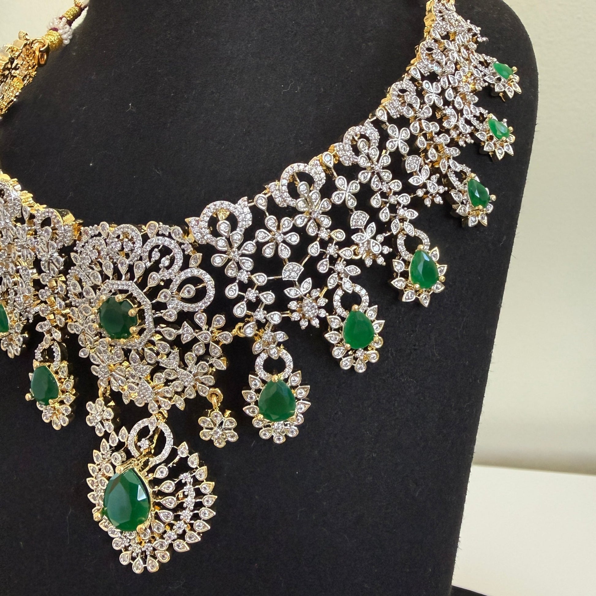 Royal Emerald Radiance Necklace Set - Vinni’s Jewelry