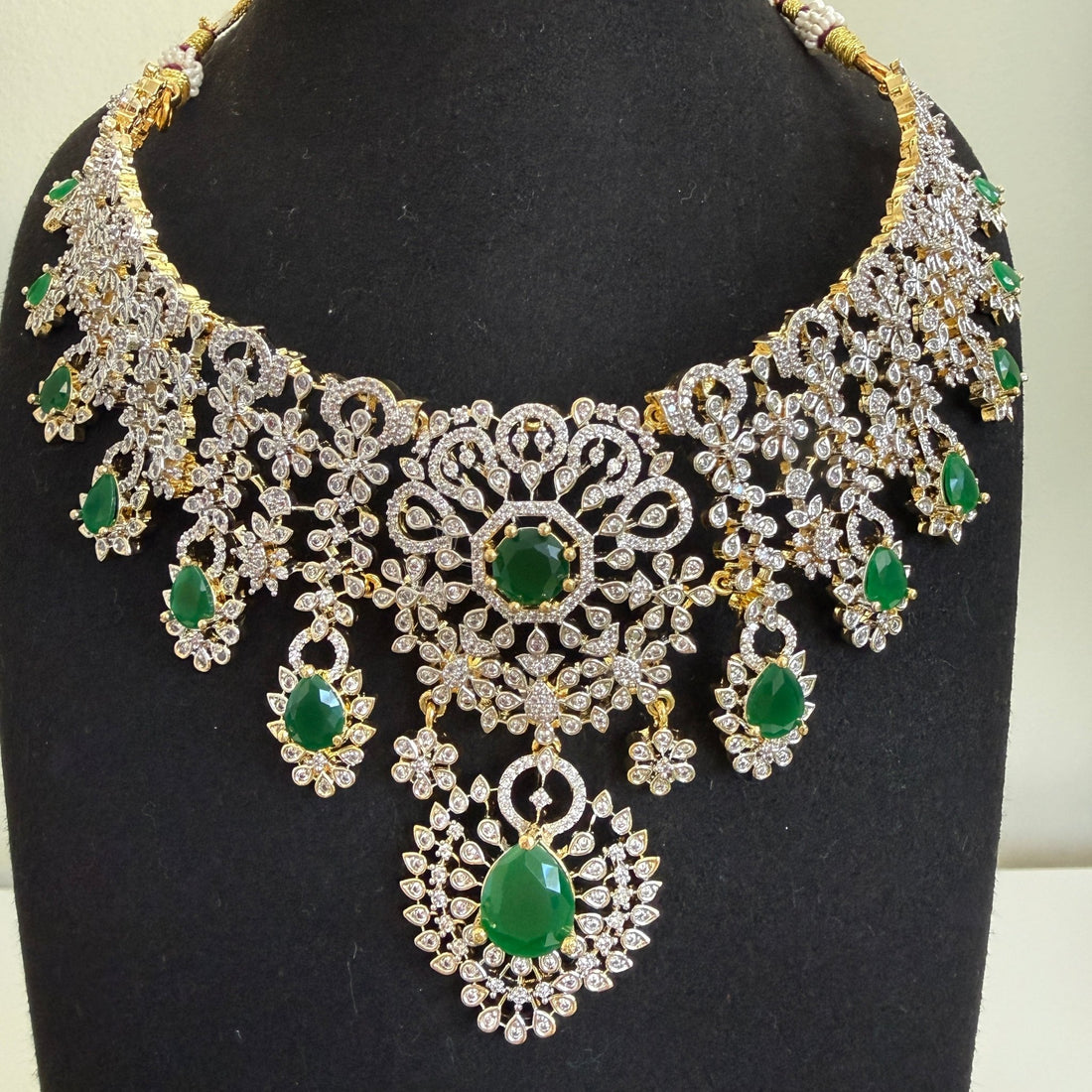 Royal Emerald Radiance Necklace Set - Vinni’s Jewelry