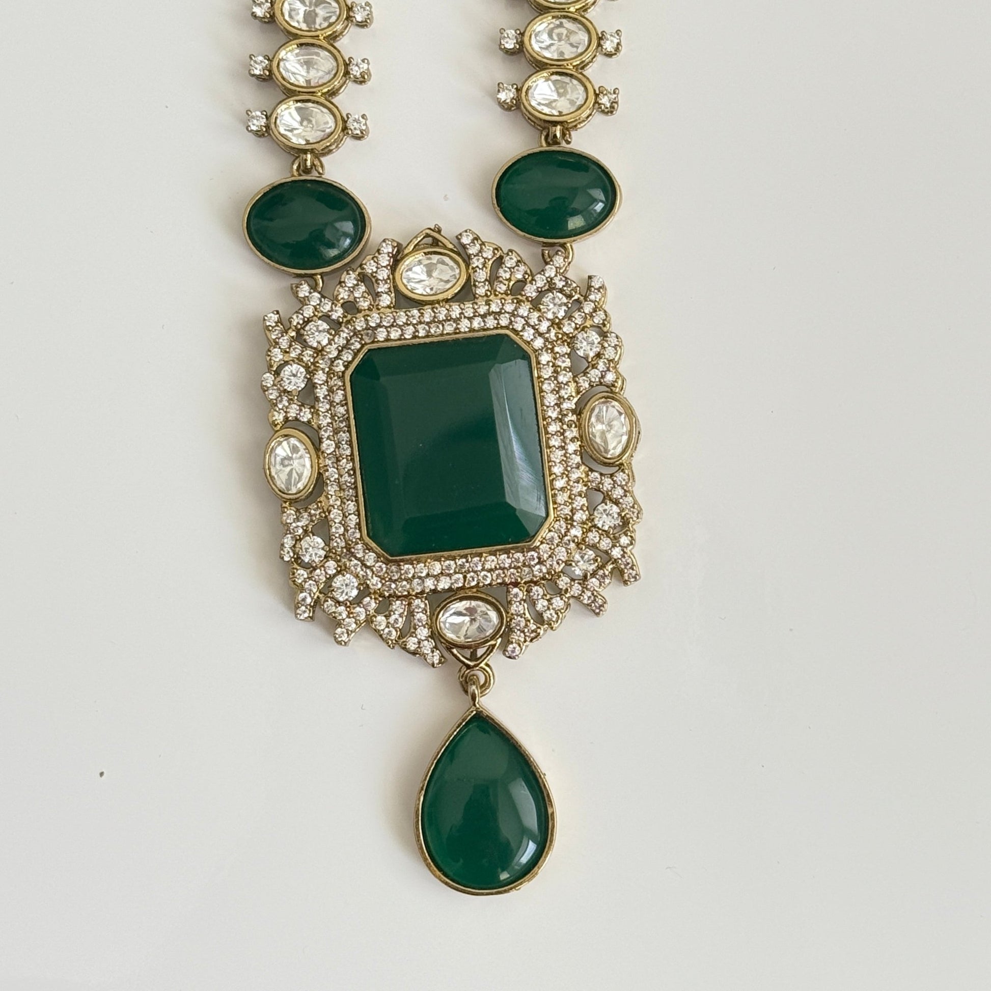 Royal Heritage Emerald Necklace Set – Kundan Detailing - Vinni’s Jewelry