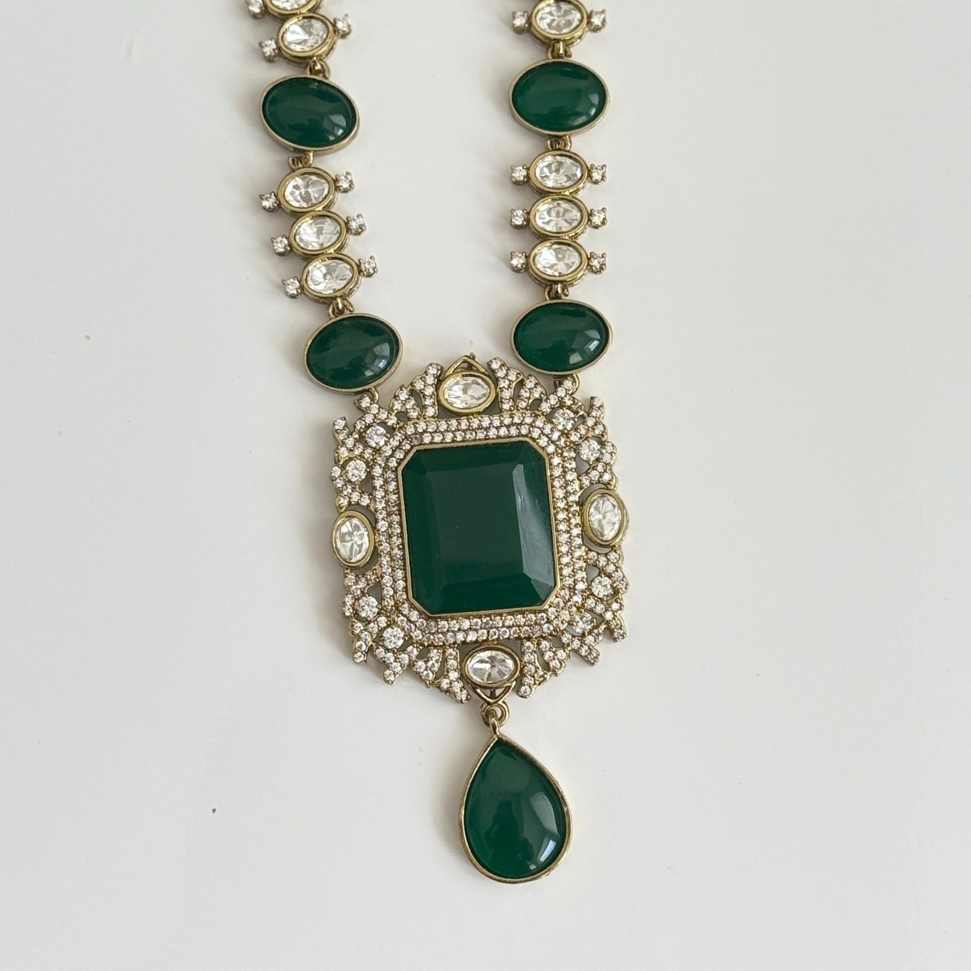Royal Heritage Emerald Necklace Set – Kundan Detailing - Vinni’s Jewelry