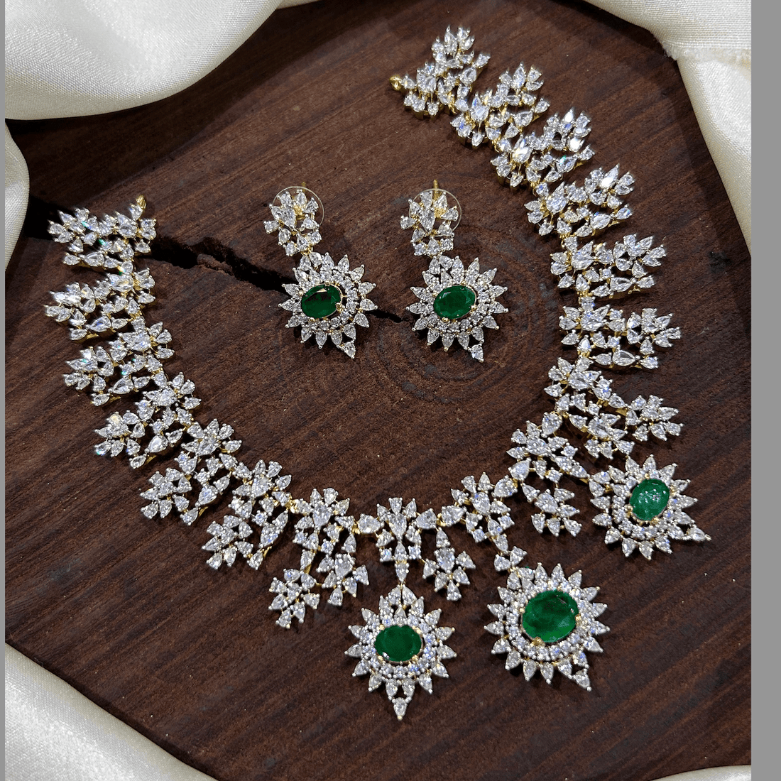 Seraphina Emerald Luxe Necklace Set - Vinni’s Jewelry