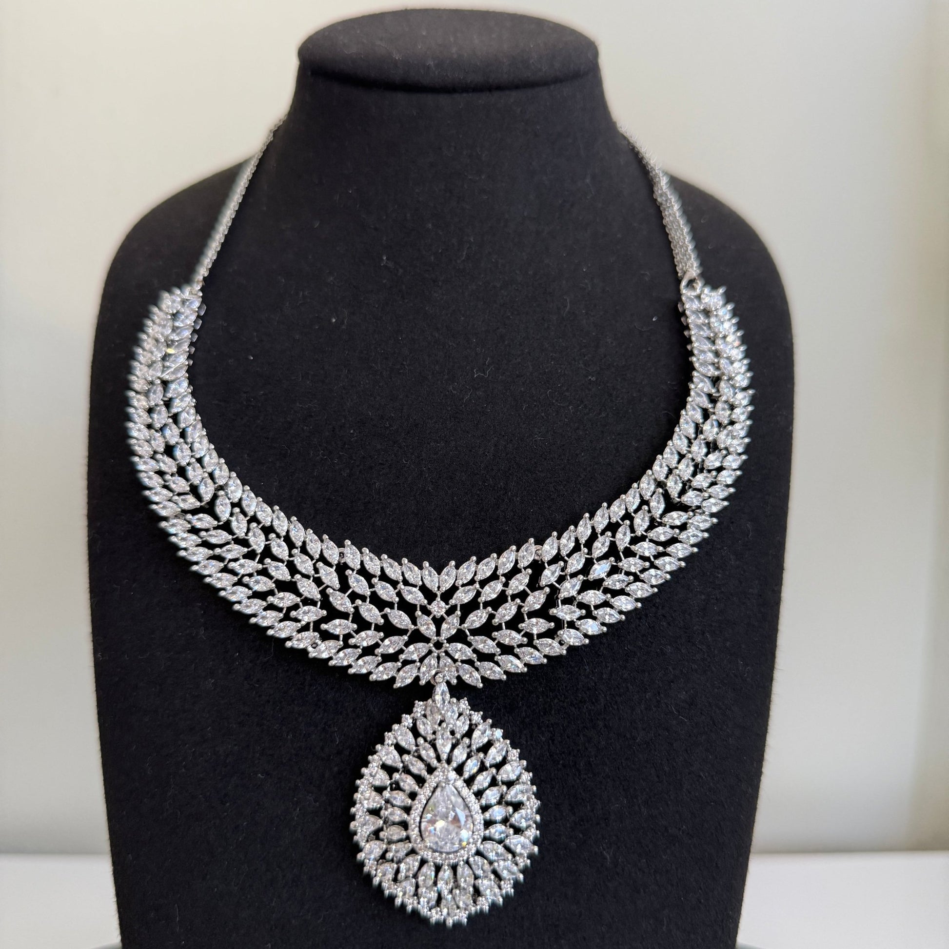 Snowdrop Elegance Necklace Set| Vinni’s Jewelry - Vinni’s Jewelry