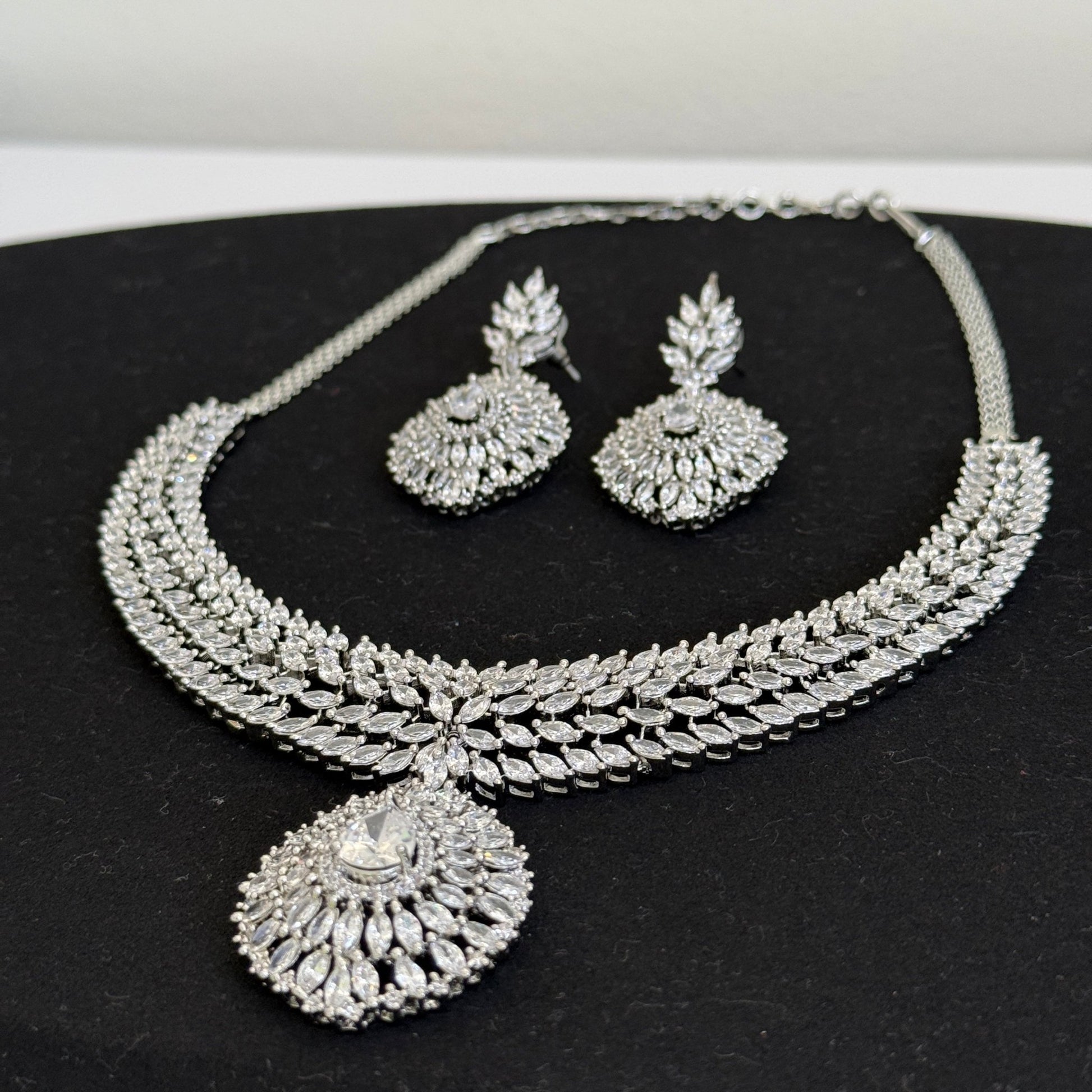 Snowdrop Elegance Necklace Set| Vinni’s Jewelry - Vinni’s Jewelry