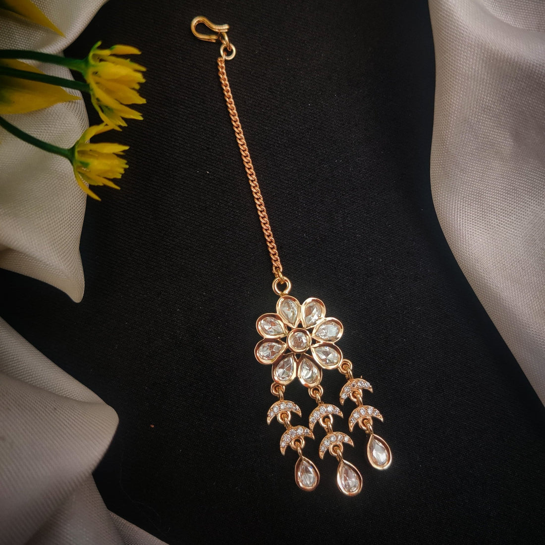 Upasana Kundan Maang Tikka – Floral Bridal Forehead Jewelry - Vinni’s Jewelry