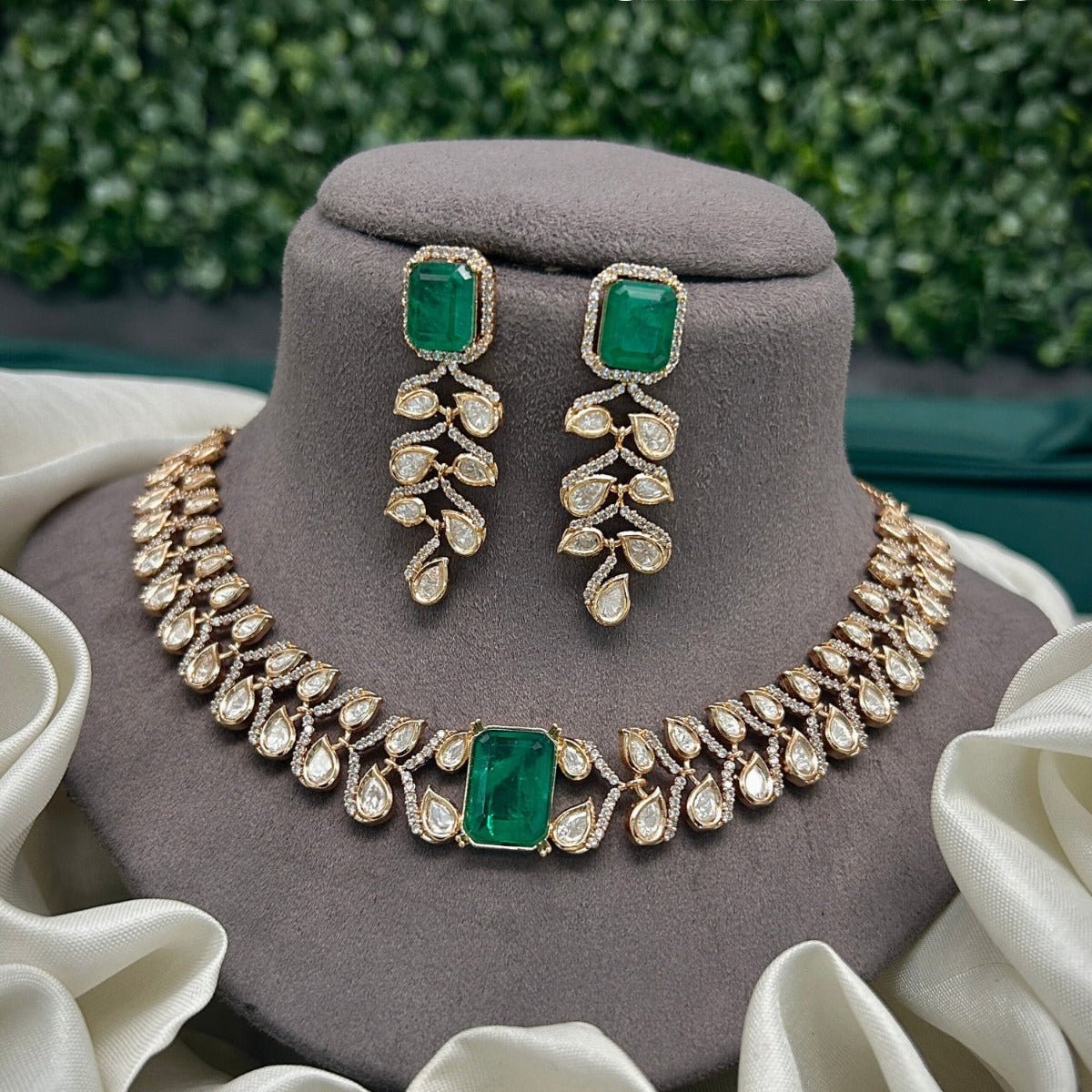 Zareen Emerald Cascade Necklace Set - Vinni’s Jewelry